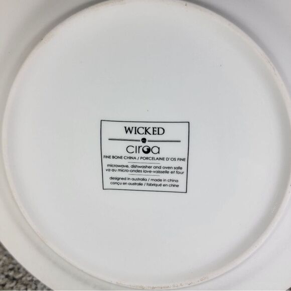 (1) Ciroa Wicked Skull W/ Roses Dinner Plate~Bone China 8 Inch NEW - Picture 4 of 11